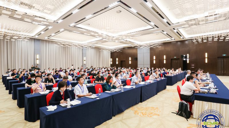 农药中间体定制开发：精准匹配，助力农业发展**